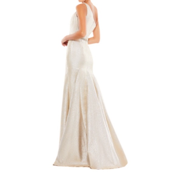 NWT Mac Duggal 66975M Oyster Metallic One Shoulder Front Slit Ruffle Gown - Sz 6 - Picture 2 of 12